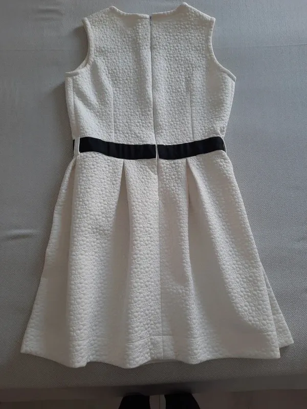 Abito donna bianco con cintura nera