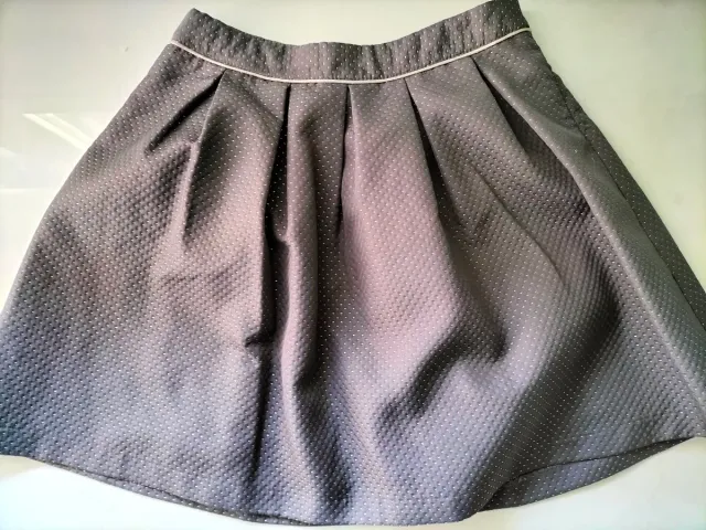 Falda gris niña con puntos blancos