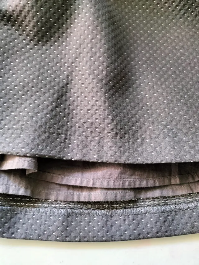 Falda gris niña con puntos blancos