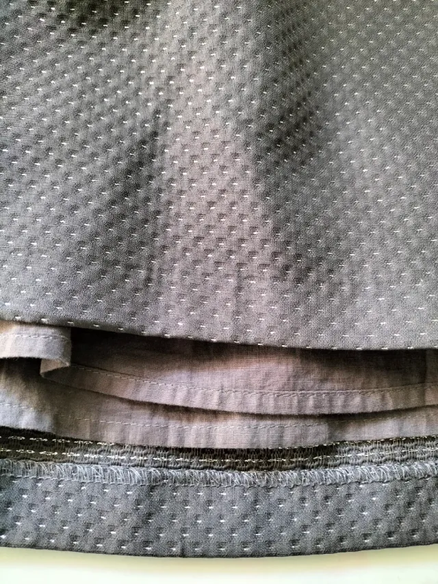 Falda gris niña con puntos blancos