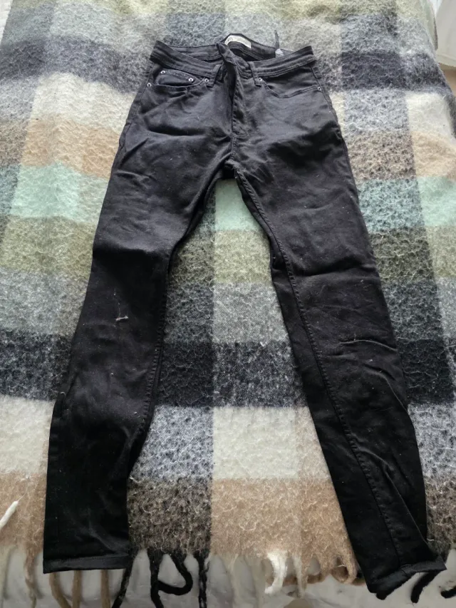 Pantalón pitillo Zara negro