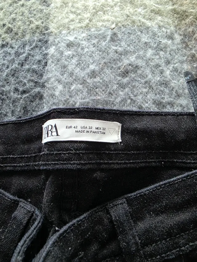 Pantalón pitillo Zara negro