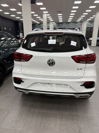 MG ZS 2025