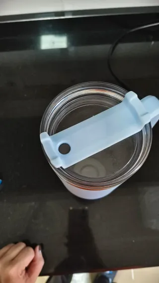 Vaso térmico azul con asa