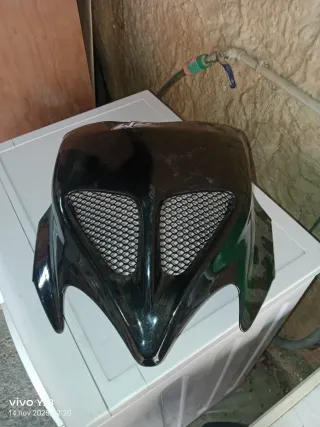 Carenado frontal moto negro