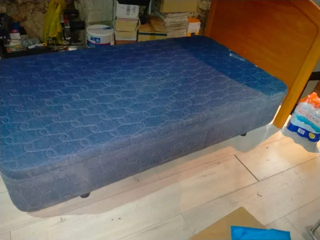 Canapé madera y tela azul