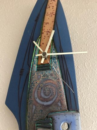 Reloj de pared con péndulo
