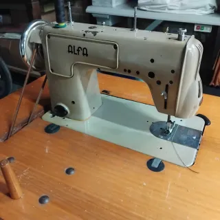 Máquina de coser ALFA doméstica