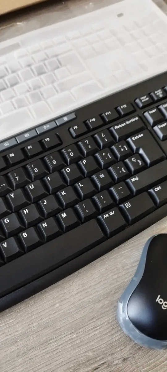 Teclado y ratón inalámbricos Logitech MK270. Nuevo
