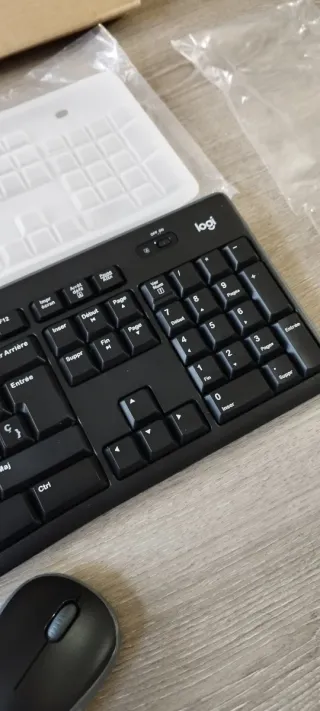 Teclado y ratón inalámbricos Logitech MK270. Nuevo