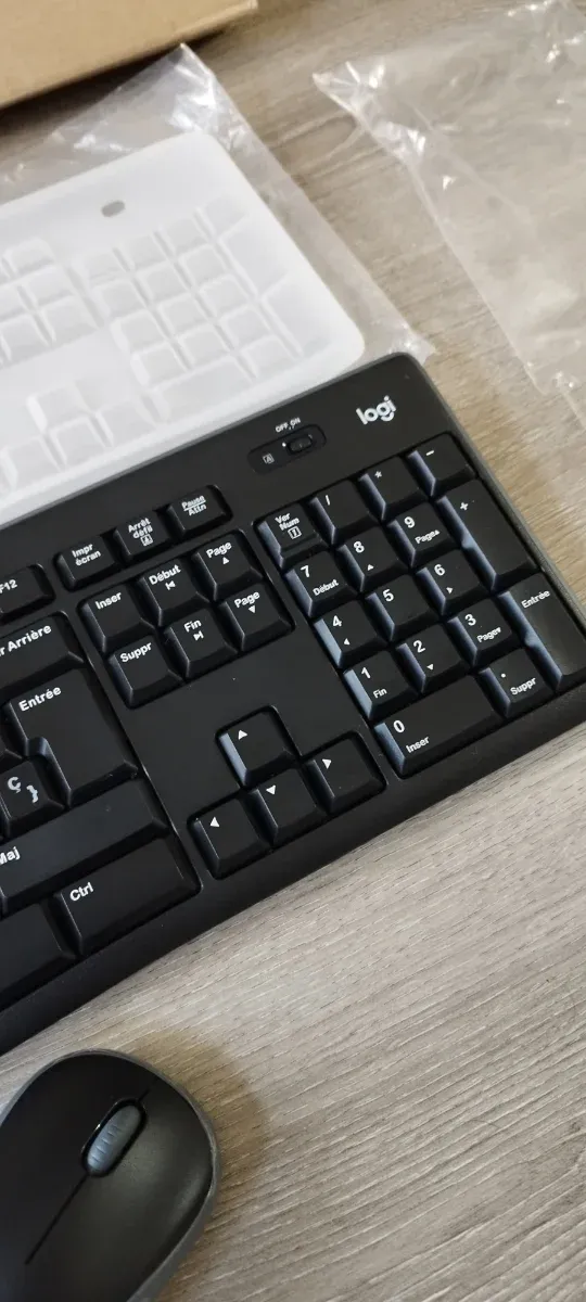 Teclado y ratón inalámbricos Logitech MK270. Nuevo