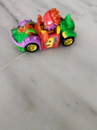 Circuito de Juguete con Coche