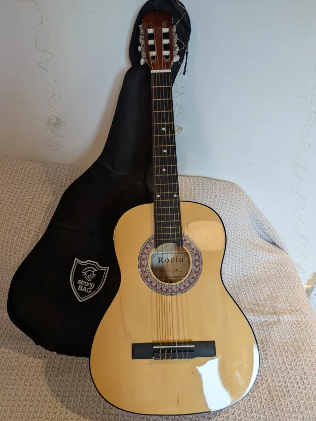 Guitarra Junior Rocío con funda