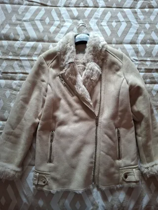 Chaqueta Stradivarius ante beige