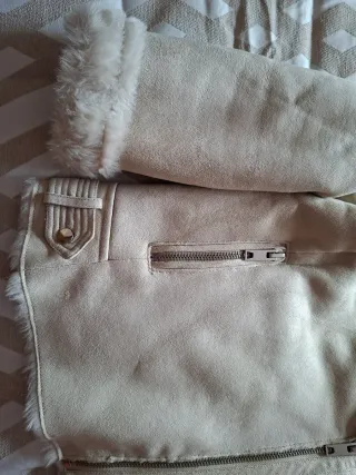 Chaqueta Stradivarius ante beige