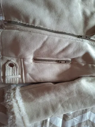 Chaqueta Stradivarius ante beige