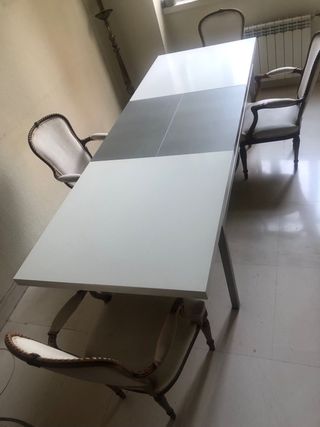 Tavolo estensibile in legno e acciaio