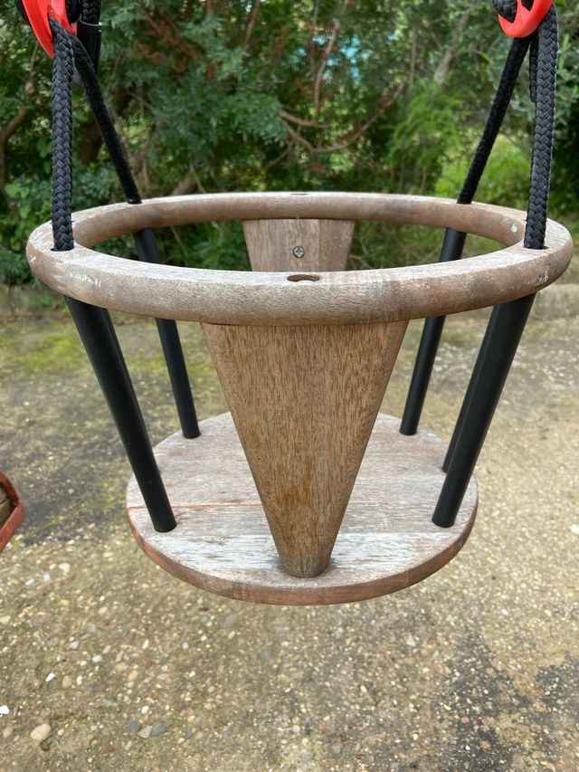 Dondolino in legno per bambini