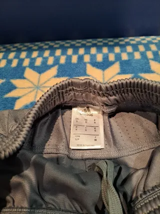 Pantalón Adidas Manchester United Gris