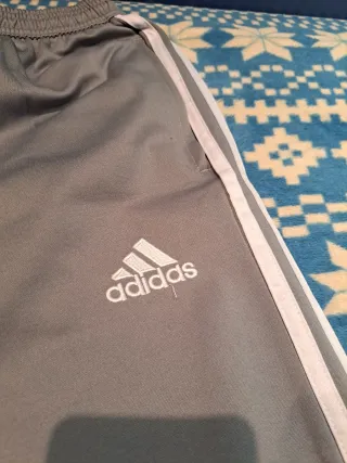 Pantalón Adidas Manchester United Gris