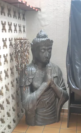 Figura Buda Oración fibra.