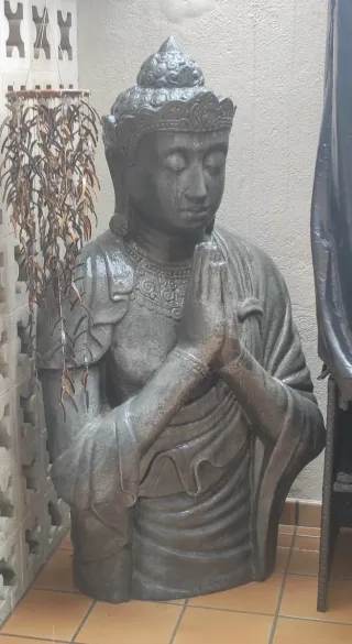 Figura Buda Oración fibra.