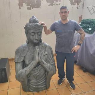 Figura Buda Oración fibra.