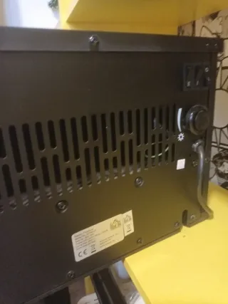 Estufa chimenea negra con cristal