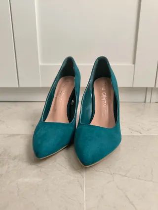 Zapatos de tacón verde azulado