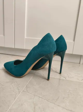 Zapatos de tacón verde azulado