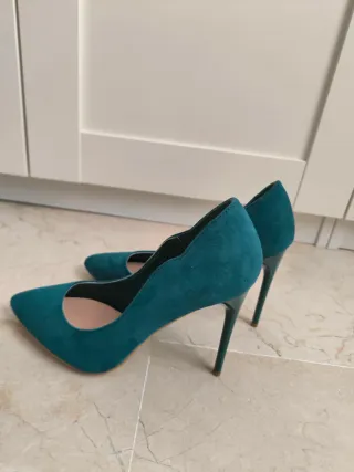 Zapatos de tacón verde azulado