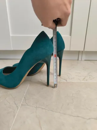 Zapatos de tacón verde azulado