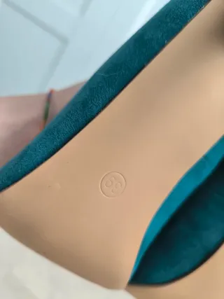 Zapatos de tacón verde azulado