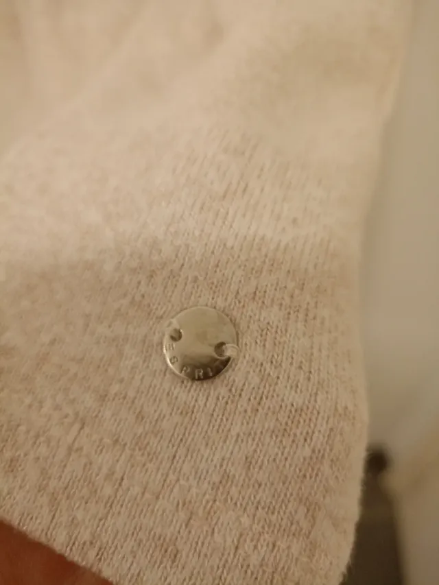 Jersey beige cuello pico