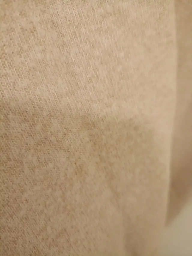 Jersey beige cuello pico