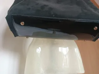 Borsa Primadonna camoscio nera con dettagli oro