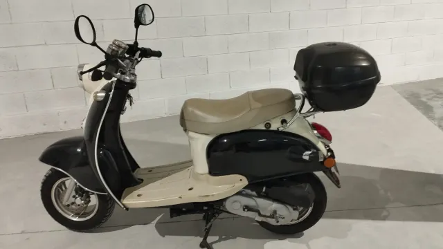 CICLOMOTOR YIYING YY50CC, AÑO 2009, 1000KM!