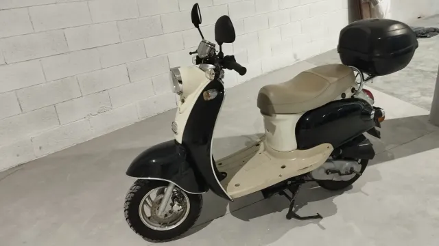 CICLOMOTOR YIYING YY50CC, AÑO 2009, 1000KM!