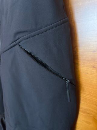 Mono de ski o esquí negro