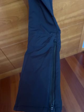 Mono de ski o esquí negro