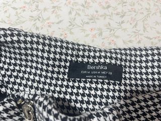 Falda corta con cremallera y estampado