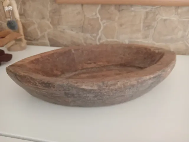 Centro de mesa de madera rústico antiguo.