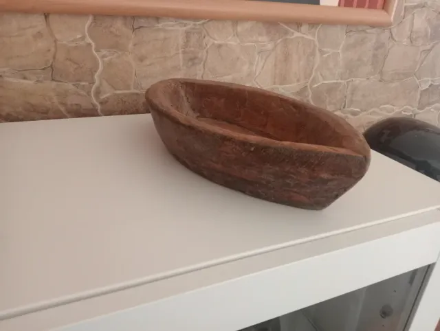 Centro de mesa de madera rústico antiguo.