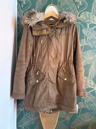 Chaqueta Zara verde con capucha y pelo