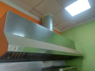 Campana extractora industrial 2.5m con motor.