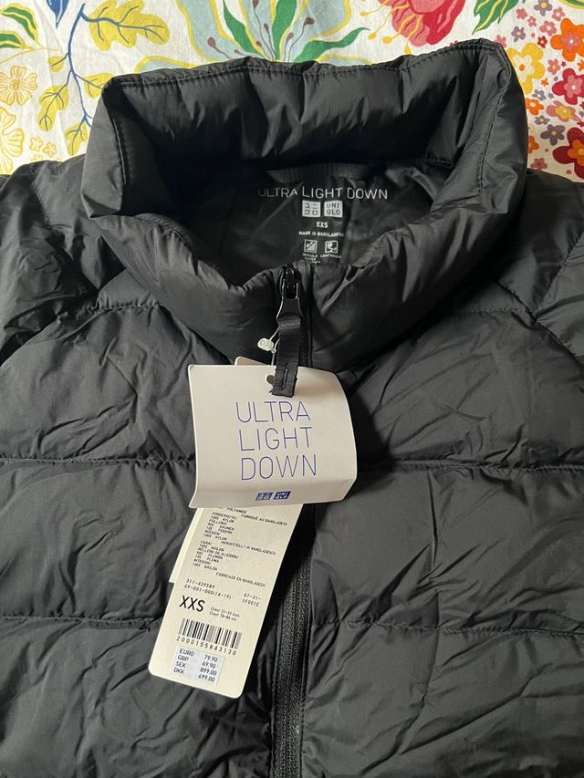 Chaqueta Uniqlo Negra Plumas