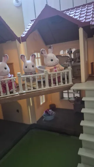 Casita Sylvanian Families + muñecos