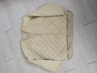 Chaqueta guateada Zara impermeable verde