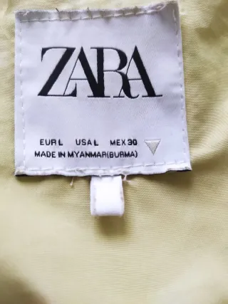 Chaqueta guateada Zara impermeable verde