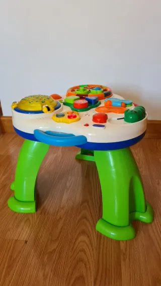 Mesa de juegos musical para bebés